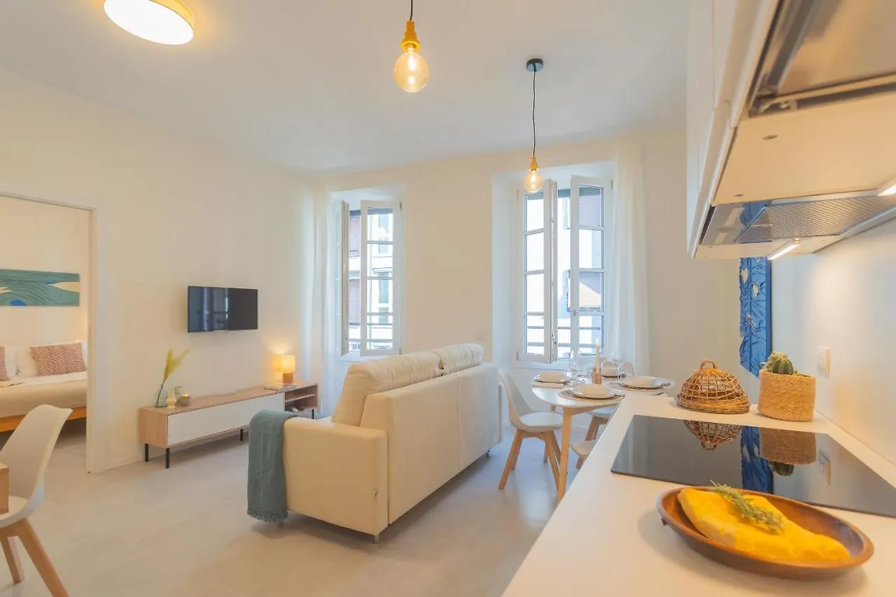 Enchanted Como Lake - City Apartment 2 By Rent All Como 0*,  İtalya